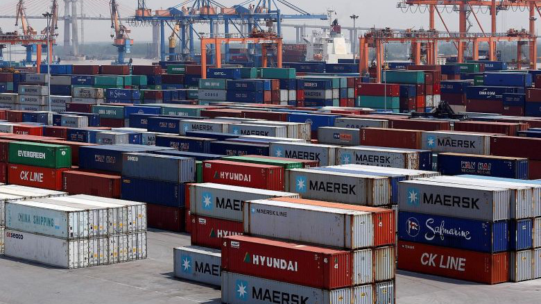 Kinh tế thế giới vẫn đối mặt với các rủi ro như căng thẳng thương mại tái leo thang cùng bất định về chính sách thương mại, suy giảm mạnh hơn dự kiến ở các nền kinh tế lớn, và biến động tài chính ở các nền kinh tế đang phát triển và thị trường mới nổi. 