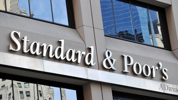 Hồi tháng 9, tổ chức xếp hạng tín nhiệm uy tín S& P cũng đánh giá Vietcombank và Techcombank có kết quả xếp hạng bằng với mức xếp hạng quốc gia của Việt Nam, hay thường được gọi là "trần xếp hạng tín nhiệm quốc gia"