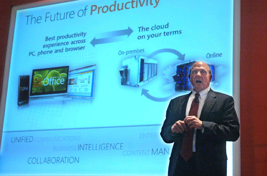 Ông Steve Ballmer giới thiệu sản phẩm Office 2010.