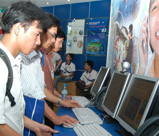 Với dung lượng 32 Gbps sẽ giúp khách hàng có được tốc độ truy cập nhanh hơn và đảm bảo hơn về chất lượng đường truyền.