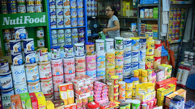 Hiện, sữa công thức cho trẻ em và sản phẩm dinh dưỡng y tế có mức thuế suất MFN là 10%, đang được các doanh nghiệp đề xuất giảm xuống 7%. Ảnh minh hoạ