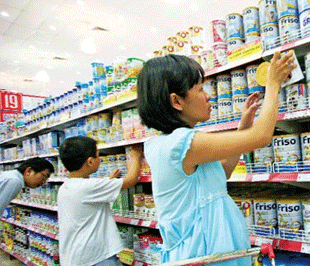 Giá sữa ngoại cao hơn sữa nội 46%