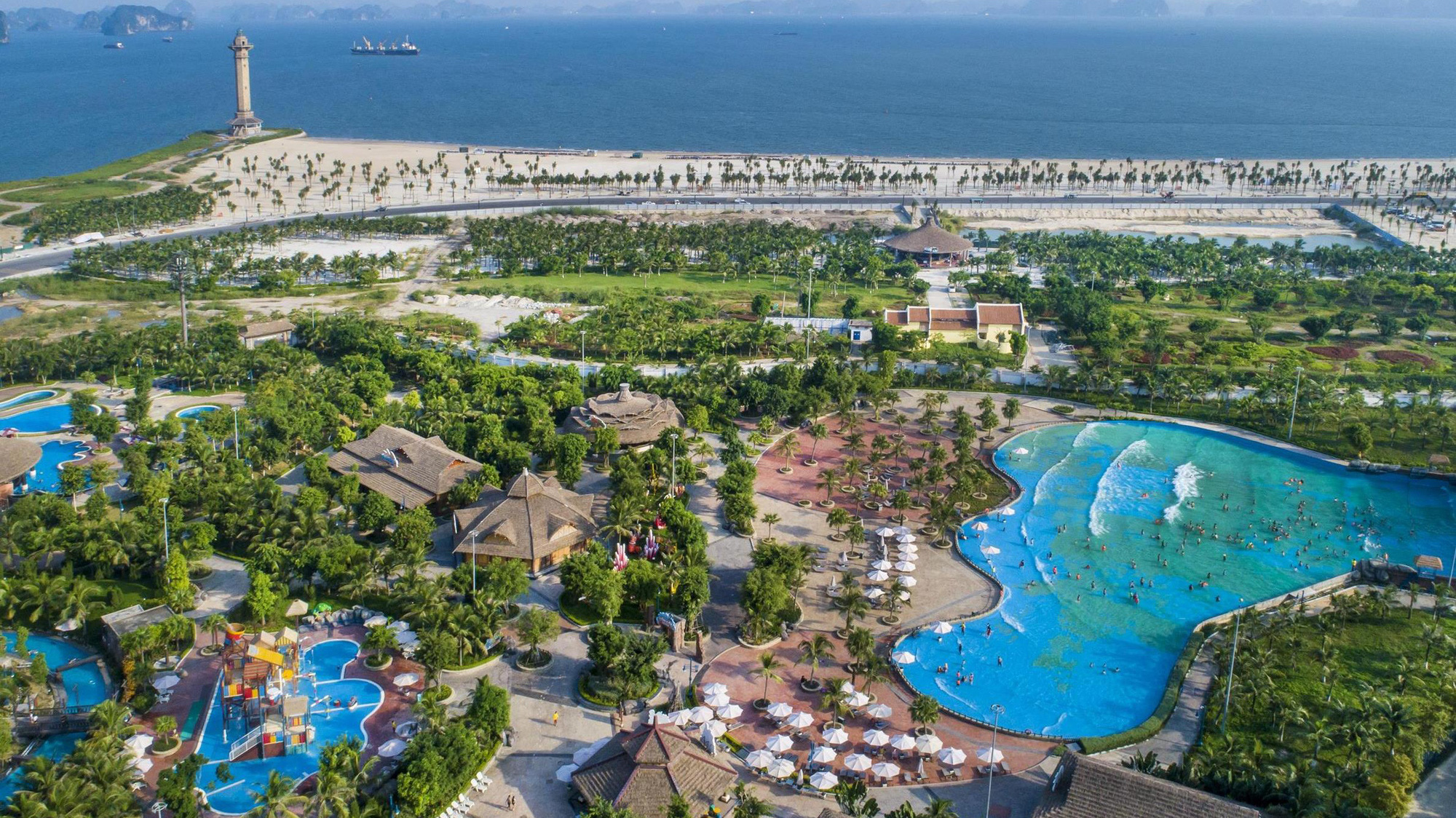 Sắc xanh bao phủ Sun World Ha Long Complex.