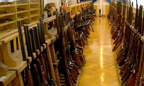 Súng AK đến tay kẻ khủng bố Paris từ đâu?