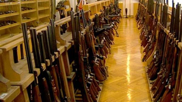 Súng AK đến tay kẻ khủng bố Paris từ đâu?