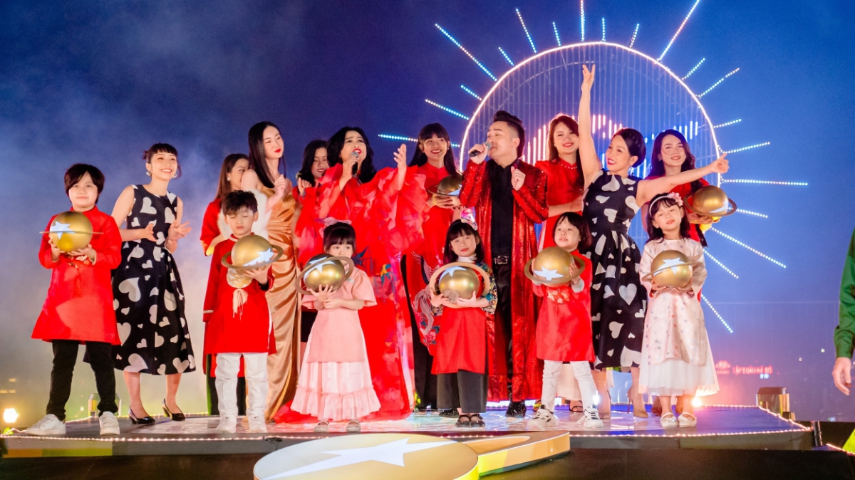 "Tết Ánh Dương" - chương trình truyền hình đặc sắc cả về phần nghe, phần nhìn, gây ấn tượng mạnh mẽ đối với khán giả dịp Tết Nguyên Đán năm 2021