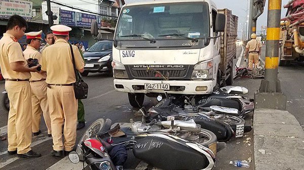 Báo cáo của Bộ Công an cho biết, từ năm 2017 đến nay (từ 16/11/2016 đến 15/2/2019) đã xảy ra 42.814 vụ tai nạn giao thông, làm chết 18.392 người, bị thương 35.069 người. 