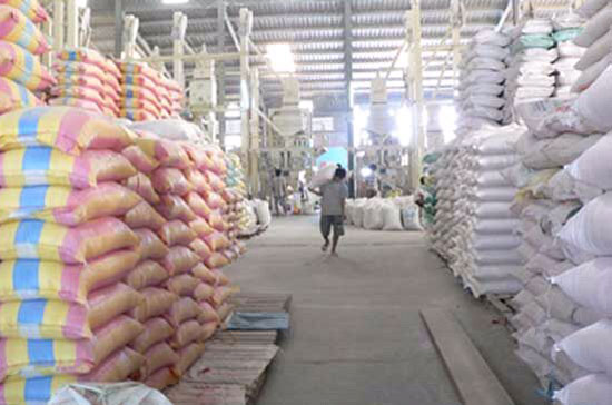 Với năng lực kho khoảng 3 triệu tấn, doanh nghiệp có thể tạm trữ tại kho thay vì ồ ạt bán ra khi giá thấp.