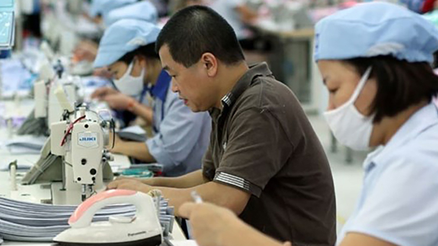 Ngiười làm việc sau tuổi nghỉ hưu chủ yếu là nhóm chuyên gia, không giữ chức vụ lãnh đạo. Ảnh minh họa. 