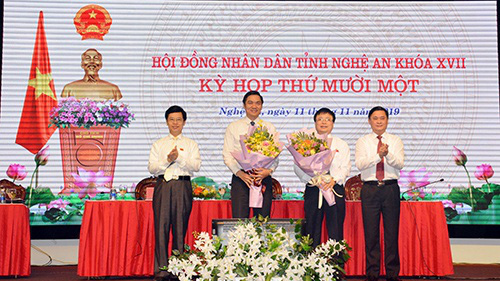 Lãnh đạo Nghệ An chúc mừng 2 tân Phó chủ tịch UBND tỉnh.