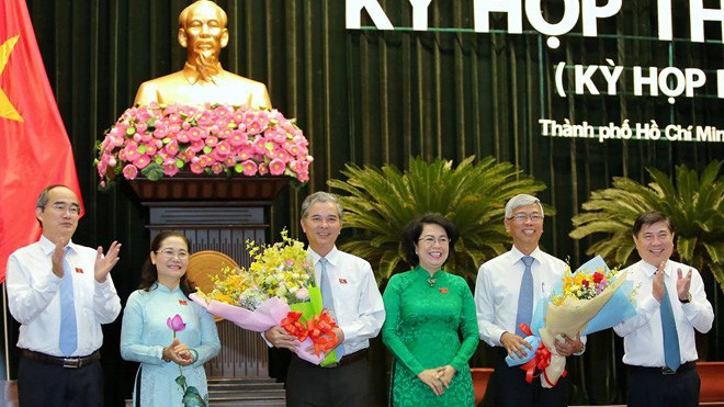 Bí thư Thành ủy và lãnh đạo Tp.HCM chúc mừng 2 tân Phó chủ tịch UBND Tp.HCM.