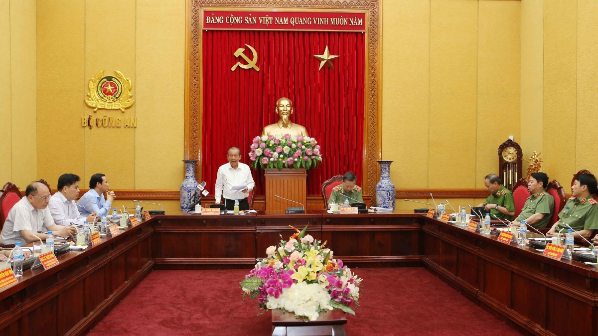 Phó thủ tướng Trương Hòa Bình chủ trì cuộc họp chiều 18/5 tại Bộ Công an.