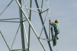 Theo Nghị định 101, công ty mẹ sẽ được quyền quyết định thang, bảng lương, đơn giá tiền lương, chế độ trả lương đối với người lao động và cán bộ quản lý trên cơ sở quy định về lương tối thiểu của Nhà nước.