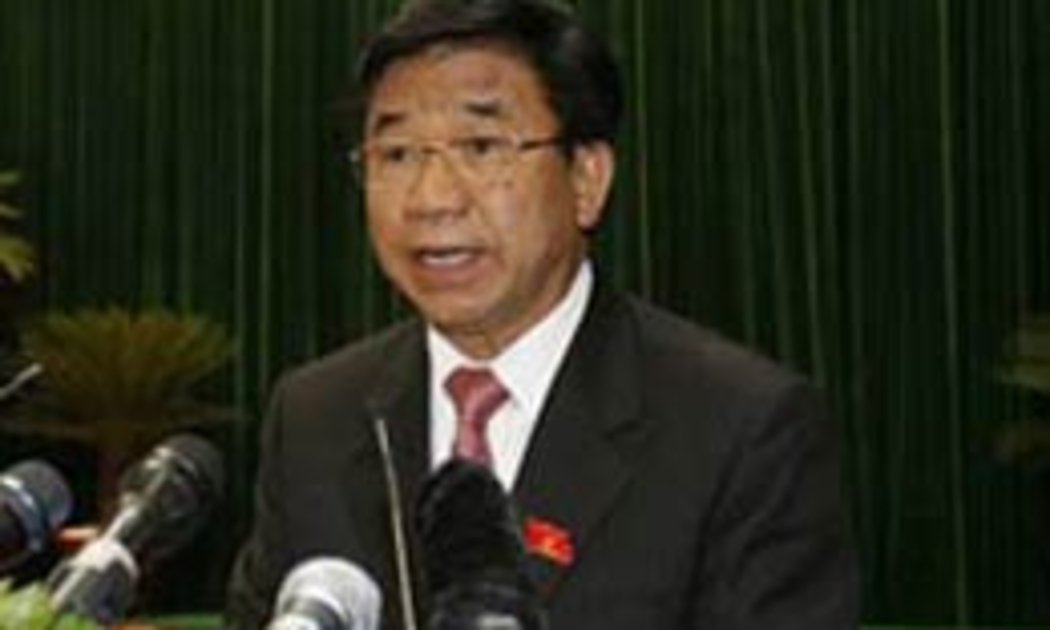Chủ nhiệm Hà Văn Hiền trình bày báo cáo kết quả giám sát về tập đoàn, tổng công ty.