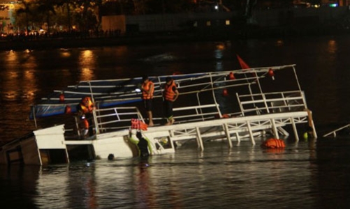 3 người mất tích trong vụ chìm tàu du lịch tại Đà Nẵng