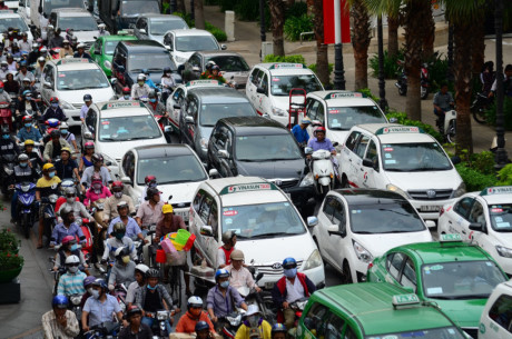 Hà Nội sẽ đồng bộ màu taxi từ năm 2025.