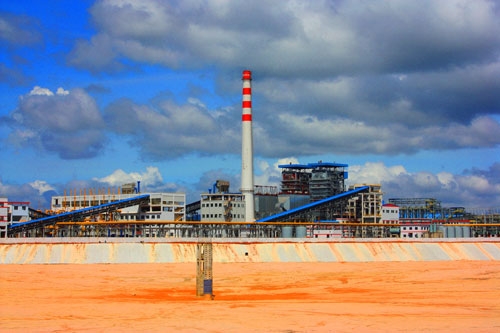 Ngoài khai thác bauxite, những năm qua, TKV cũng dồn sức thực hiện dự án nhà máy sản xuất alumin Nhân Cơ.<br>