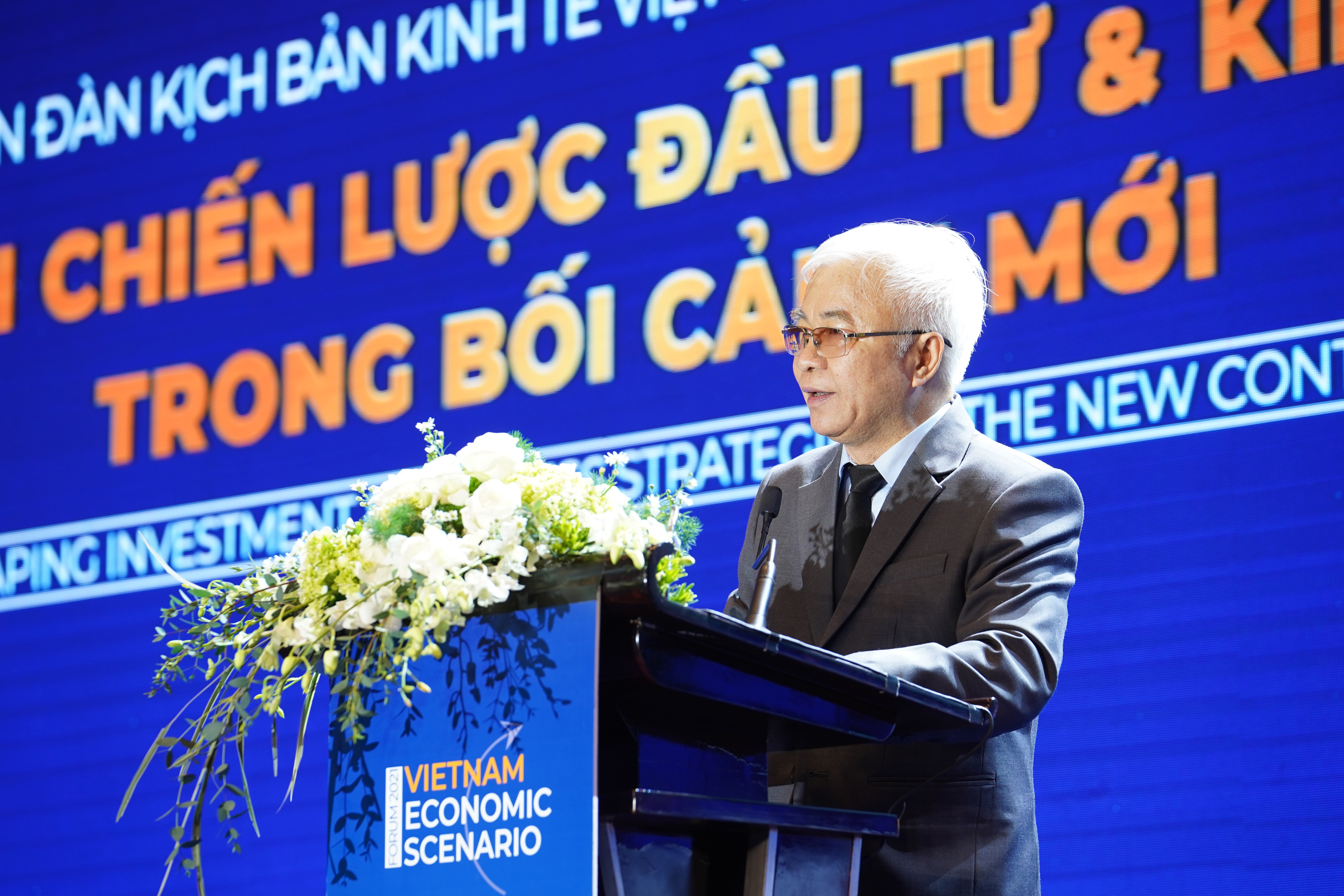 TS. Chử Văn Lâm, Tổng biên tập Tạp chí Kinh tế Việt Nam - VnEconomy - Vietnam Economic Times phát biểu khai mạc Diễn đàn.