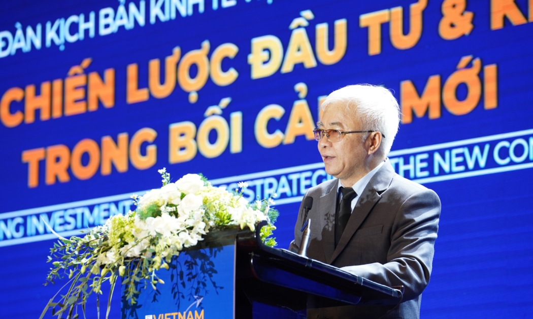 TS. Chử Văn Lâm, Tổng biên tập Tạp chí Kinh tế Việt Nam - VnEconomy - Vietnam Economic Times phát biểu khai mạc Diễn đàn.