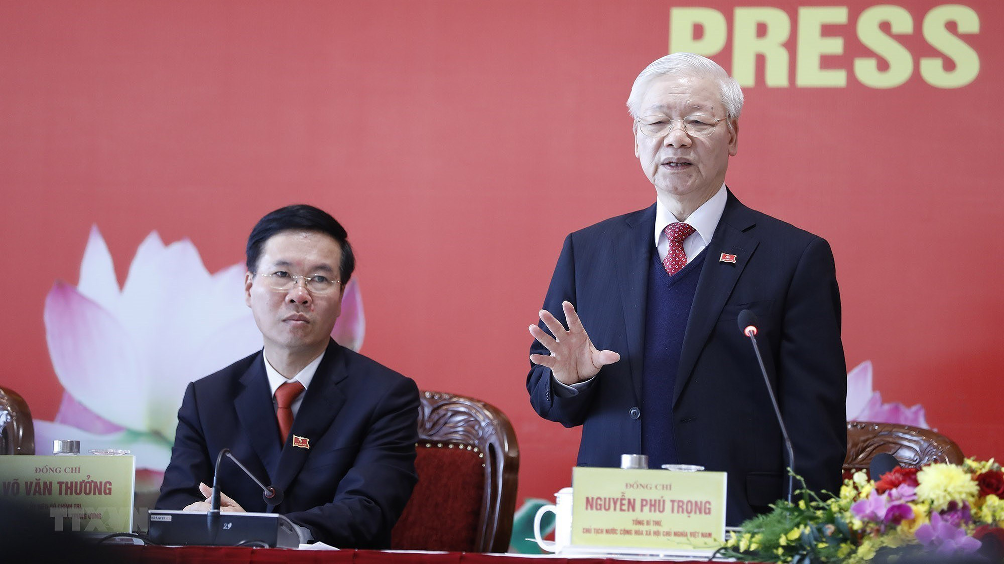 "Tôi không được khoẻ lắm, tuổi cũng cao rồi, tôi xin nghỉ, nhưng Đại hội bầu nên vẫn phải làm và là đảng viên thì phải chấp hành", Tổng Bí thư, Chủ tịch nước chia sẻ với báo chí.