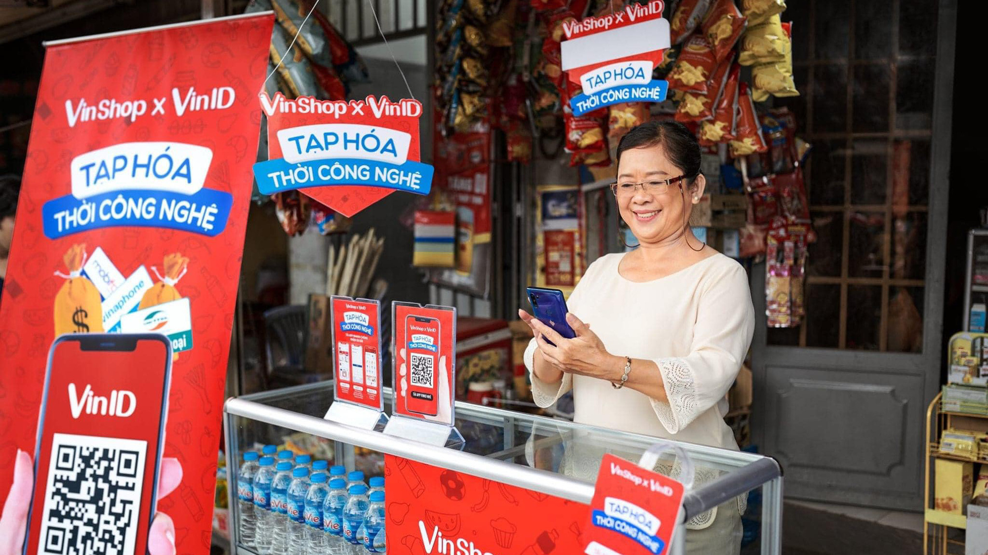 Chương trình ứng vốn của VinShop giúp các chủ tiệm tạp hóa bớt nỗi lo nguồn vốn nhập hàng Tết.