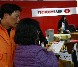 Năm 2009, Techcombank đặt mục tiêu lợi nhuận đạt 2.000 tỷ đồng; phát hành cổ phiếu thưởng với tỷ lệ 50% tính theo vốn điều lệ 3.642 tỷ đồng để tăng vốn lên 5.684 tỷ đồng; tỷ lệ cổ tức dự kiến đạt 20%.