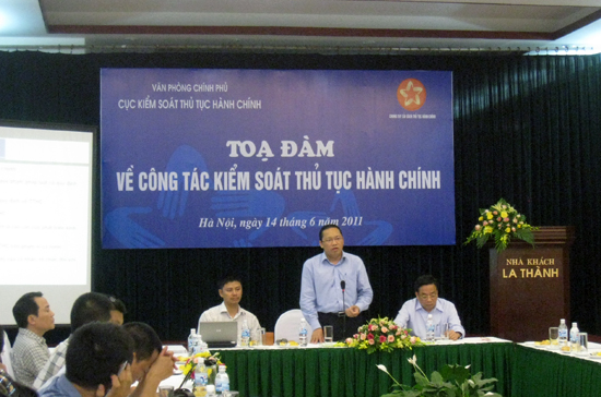 Lãnh đạo Cục Kiểm soát thủ tục hành chính tại buổi tọa đàm.