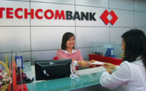 Techcombank còn hỗ trợ doanh nghiệp bằng việc đưa ra chính sách giá cạnh
 tranh, ưu đãi đối với từng khách hàng cụ thể, dựa trên các tiêu chuẩn 
đánh giá xếp hạng tín dụng.