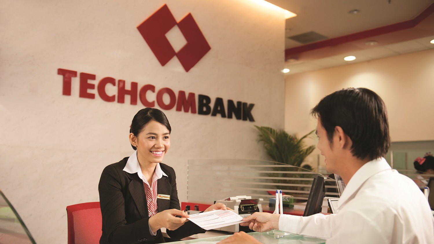 Theo dự kiến, cổ phiếu của Techcombank sẽ bắt đầu được giao dịch trên Sở Giao dịch chứng khoán Tp.HCM ("HOSE") vào ngày thứ hai 4/6/2018 với mã cổ phiếu là TCB.