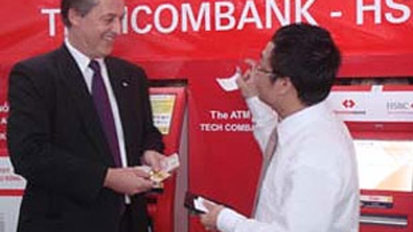 Ngân hàng ngoại đầu tiên được nắm 20% cổ phần ngân hàng nội