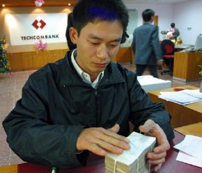 Tổng nguồn vốn huy động của Techcombank tăng 50% so với đầu năm. Ảnh: Việt Tuấn.
