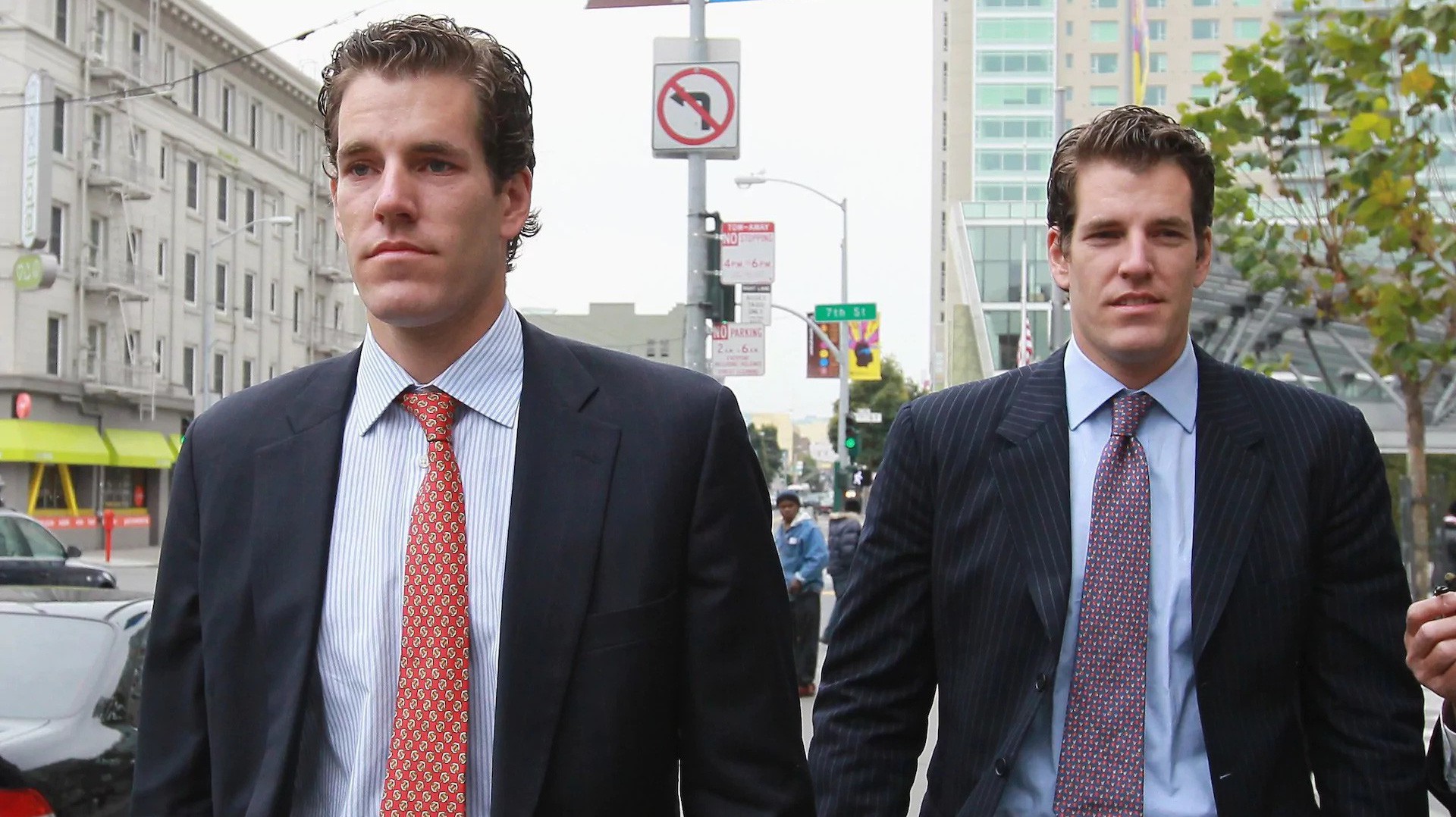Hai anh em song sinh Tyler và Cameron Winklevoss - Ảnh: Getty Images.