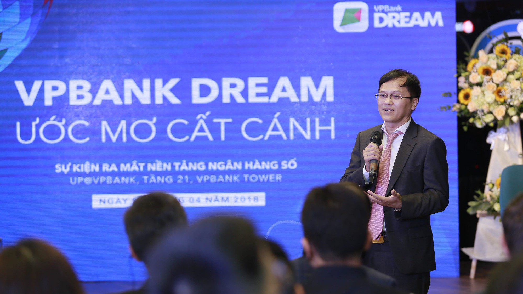 Với khẩu hiệu "Vững tài chính - chạm ước mơ", thông qua Dream, VPBank sẽ cung cấp tới khách hàng hàng loạt gói sản phẩm ngân hàng với những ưu đãi vượt trội.