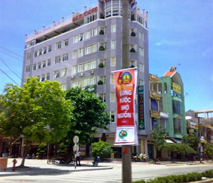 Theo ADB, thành phố Thanh Hoá nằm ở vùng Bắc Trung Bộ Việt Nam có dân số 200.000 người với nhiều tiềm năng về công nghiệp và du lịch.