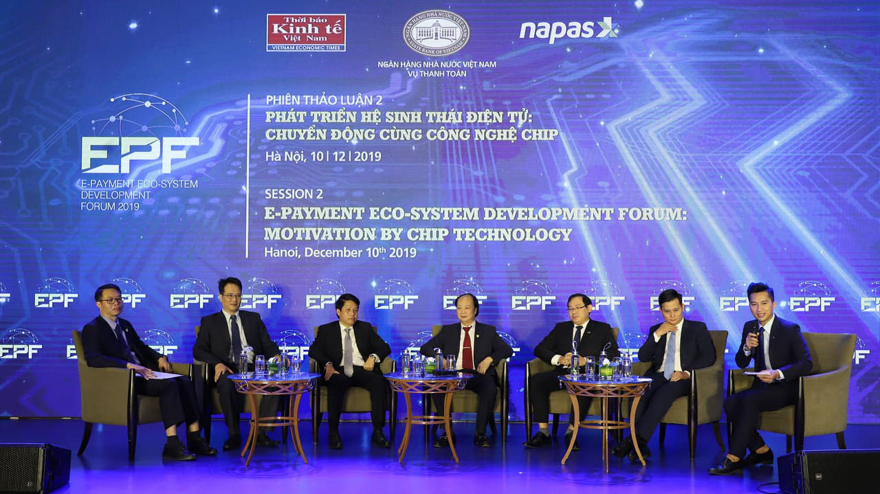 Các diễn giả thảo luận tại Diễn đàn.