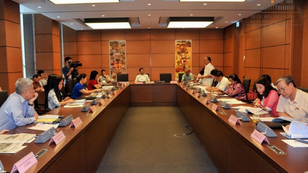 Cân nhắc chế tài miễn trách nhiệm khi cơ cấu ngân hàng yếu kém 