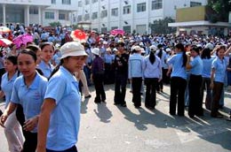 Từ đầu năm đến nay, có khoảng hơn 100.000 người mất việc làm.