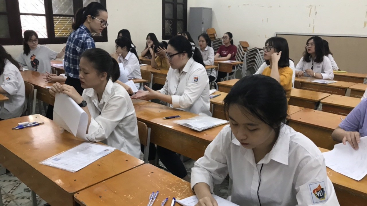 Thí sinh dự thi môn Ngữ văn trong sáng 25/6 đạt 99,6%.