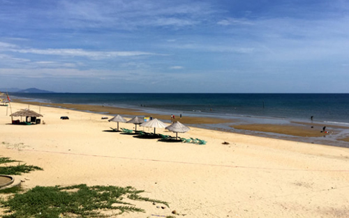 Bãi biển tại Hà Tĩnh và Quảng Bình vẫn chưa thu hút được nhiều khách du lịch sau sự cố ô nhiễm do Formosa gây ra.