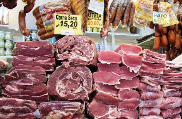 Việt Nam đã ngừng nhập khẩu một số loại thịt từ Brazil sau khi xảy ra bê bối thịt bẩn.