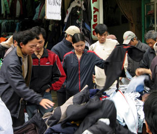 Thị trường nội địa còn chưa được đầu tư phát triển thỏa đáng - Ảnh: Việt Tuấn.