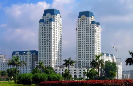 Nhiều hộ gia đình sống trong tòa nhà chung cư hiện đại The Manor này vẫn chưa có "sổ đỏ".