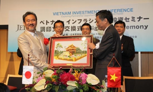 Đầu tư khai thác dầu khí: Bỏ “trứng” vào nhiều giỏ