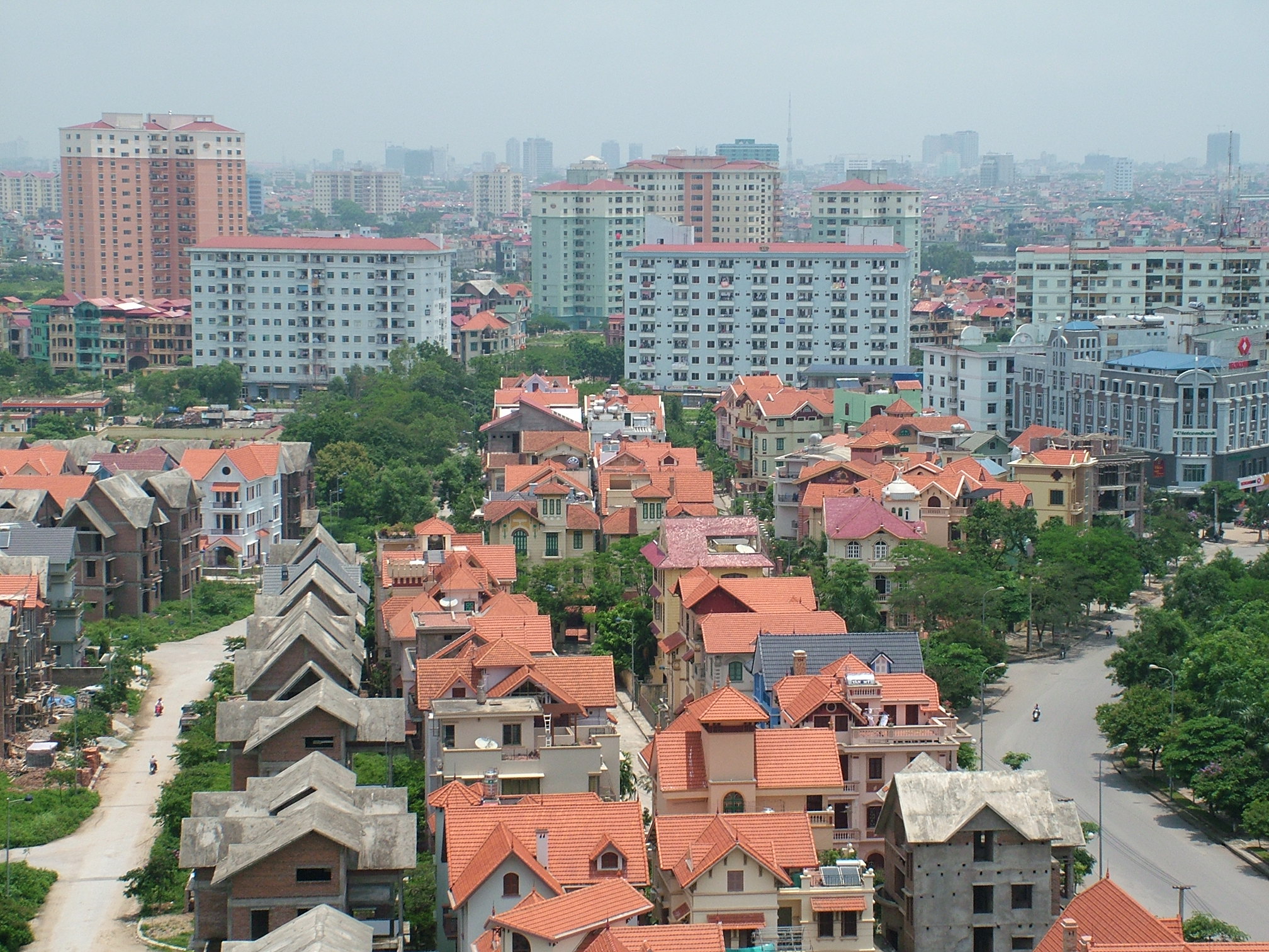 “Nguồn thu từ thuế tài sản chiếm khoảng 2% GDP các nước trong Tổ chức Hợp tác và Phát triển kinh tế (OECD) trong đó Canada là 4%, Mỹ cao nhất là 3% và nước thấp nhất là 1%”, Bộ Tài chính nêu. <br>