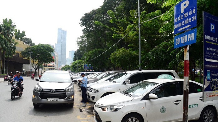 Tp.HCM thu phí đậu ôtô 20.000 - 30.000 đồng một giờ.
