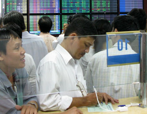 Các công ty chứng khoán đang gặp nhiều vướng mắc trong việc triển khai thu thuế theo Nghị định 126 có hiệu lực 5/12 tới đây.