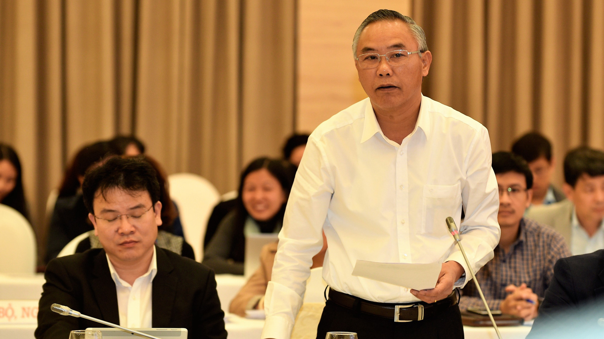 Thứ trưởng Bộ Nông nghiệp và phát triển nông thôn Phùng Đức Tiến trả lời về cung - cầu thịt lợn - Ảnh: Quang Phúc.