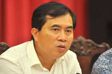 Thứ trưởng Bộ Xây dựng Lê Quang Hùng trả lời báo chí chiều 2/8.<br>