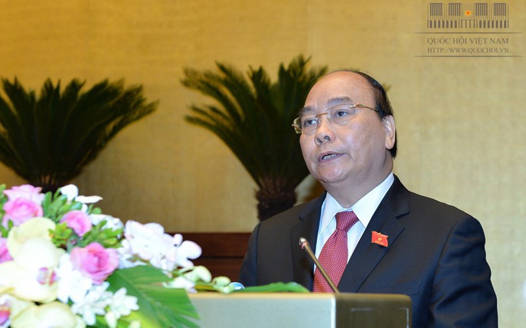 Thủ tướng Nguyễn Xuân Phúc trình bày báo cáo trước Quốc hội.