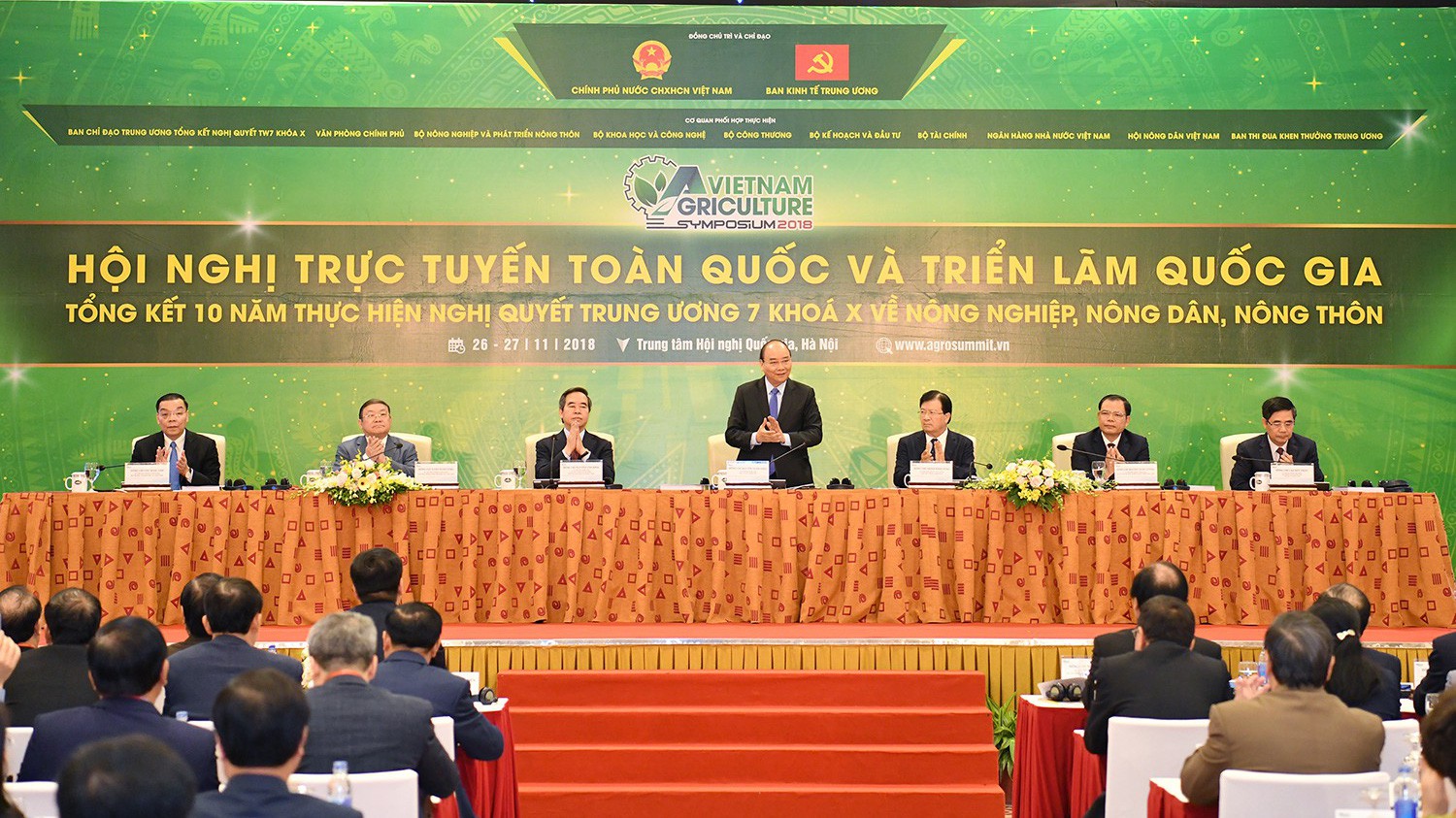 Thủ tướng đề nghị trong thời gian tới, người nông dân cần năng động sáng tạo hơn nữa trong nông nghiệp để tạo ra nhiều đột phá, nhiều thành quả cao hơn.